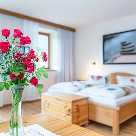 Gasthof St. Adolari Hotel Sankt Ulrich am Pillersee ภายนอก รูปภาพ