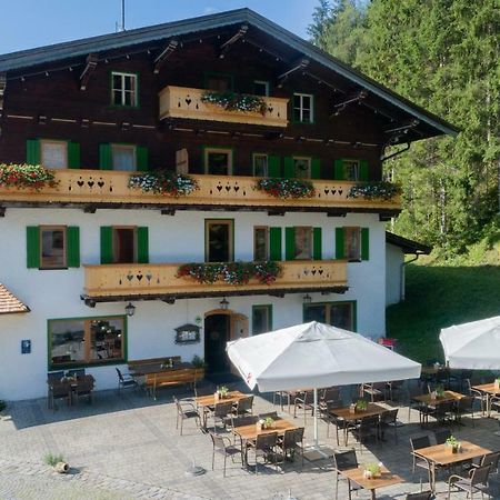 Gasthof St. Adolari Hotel Sankt Ulrich am Pillersee ภายนอก รูปภาพ