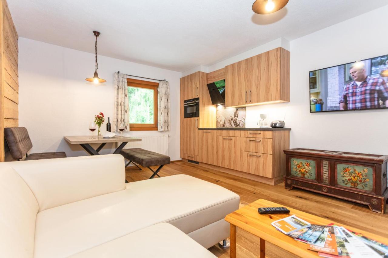 Gasthof St. Adolari Hotel Sankt Ulrich am Pillersee ภายนอก รูปภาพ