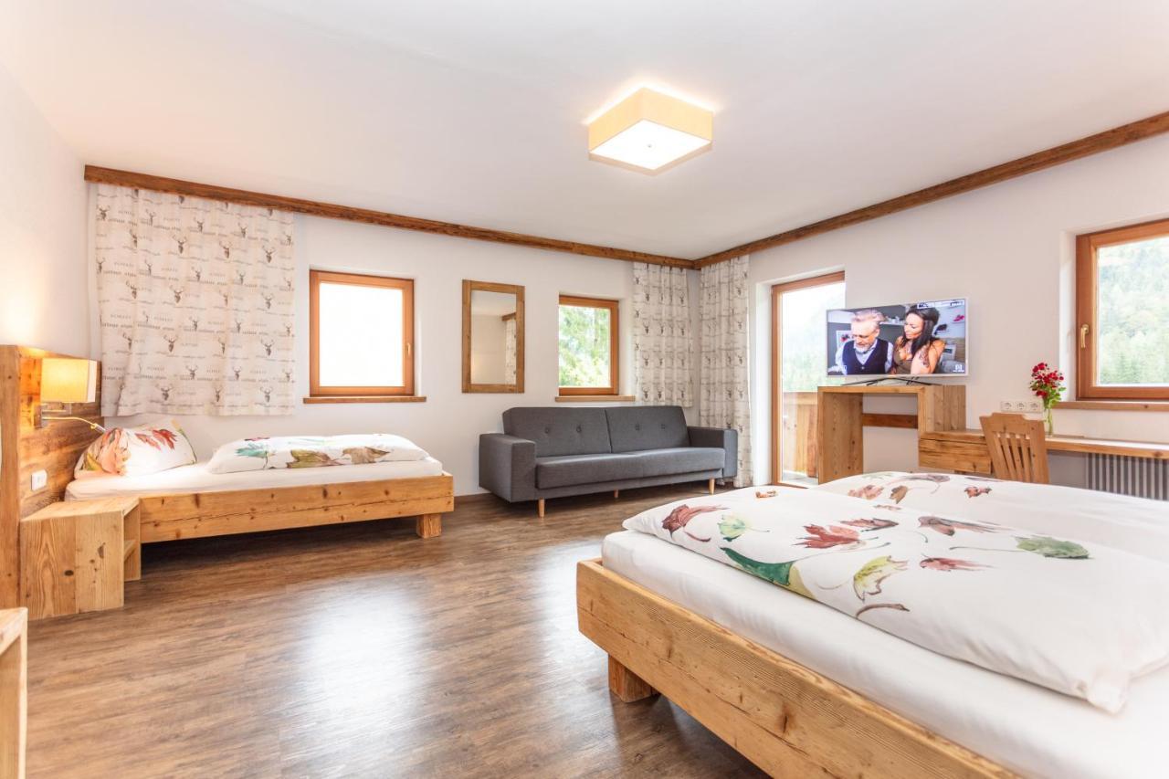 Gasthof St. Adolari Hotel Sankt Ulrich am Pillersee ภายนอก รูปภาพ