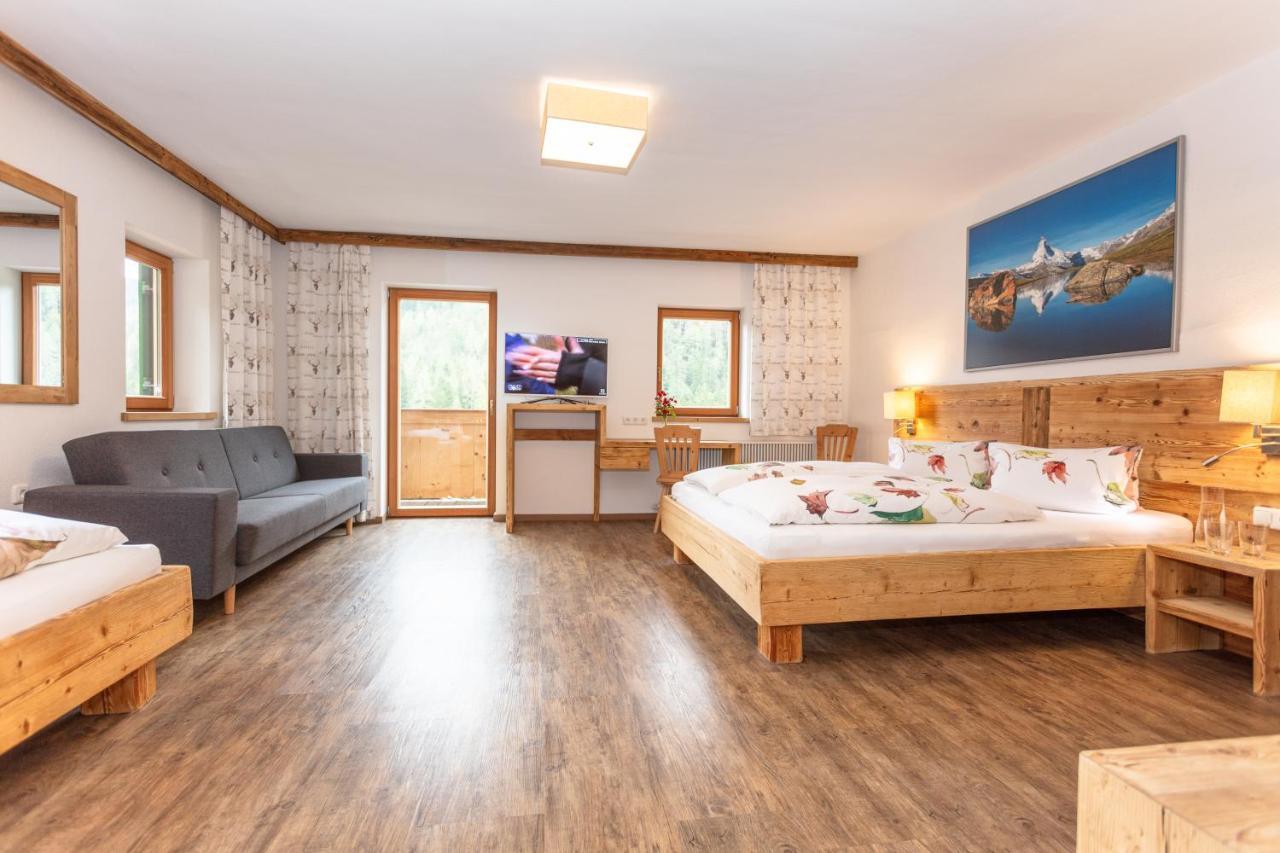 Gasthof St. Adolari Hotel Sankt Ulrich am Pillersee ภายนอก รูปภาพ