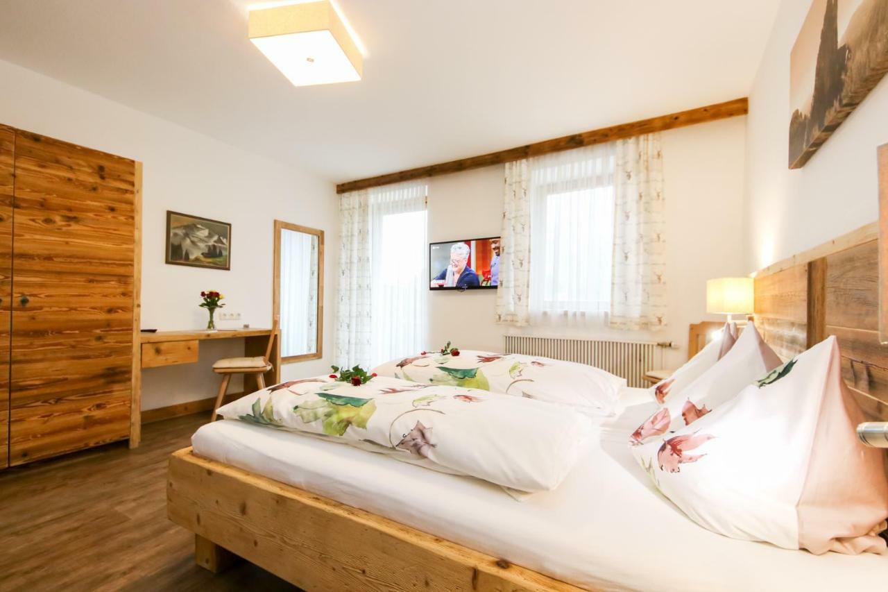 Gasthof St. Adolari Hotel Sankt Ulrich am Pillersee ภายนอก รูปภาพ