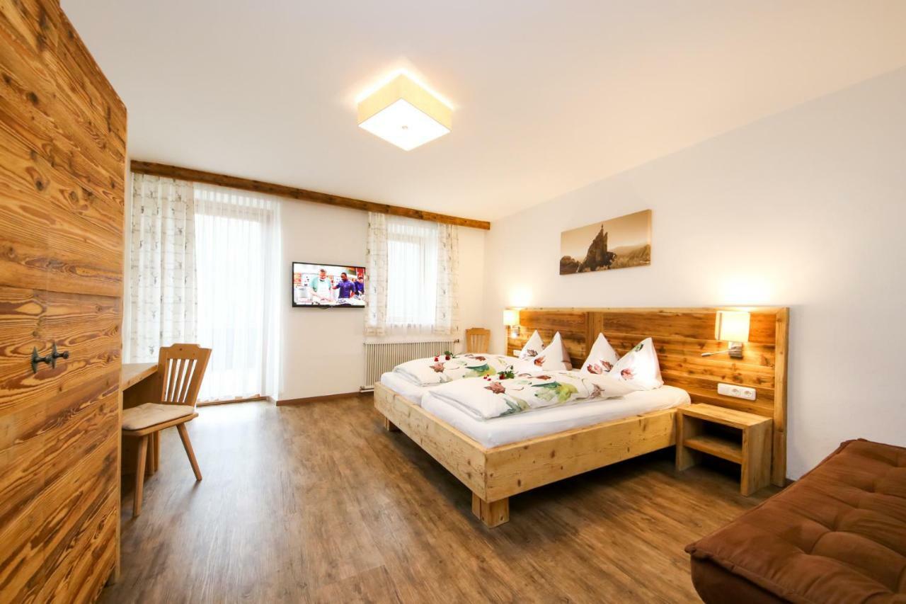 Gasthof St. Adolari Hotel Sankt Ulrich am Pillersee ภายนอก รูปภาพ